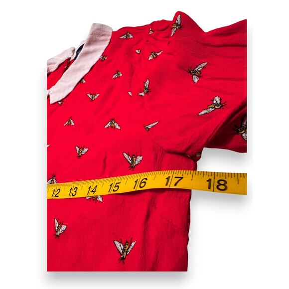 Forever 21 Red Bee Print Peter Pan Collar Blouse Size Medium - Picture 5 of 9